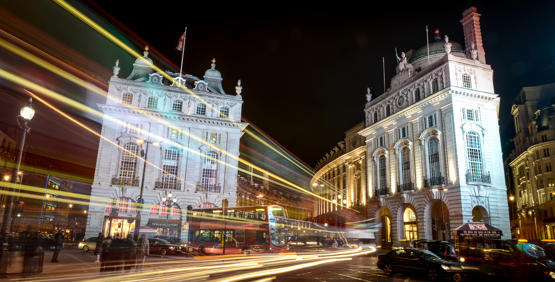 Piccadilly Circus de nuit à Londres