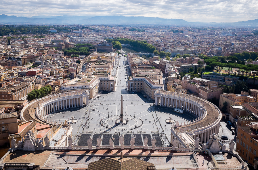 La vue depuis la coupole de la Basilique Saint-Pierre au Vatican